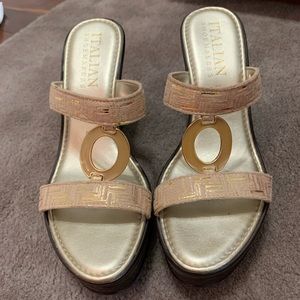 Ladies sandals- Italian Shoemakers,gold size 8 1/2